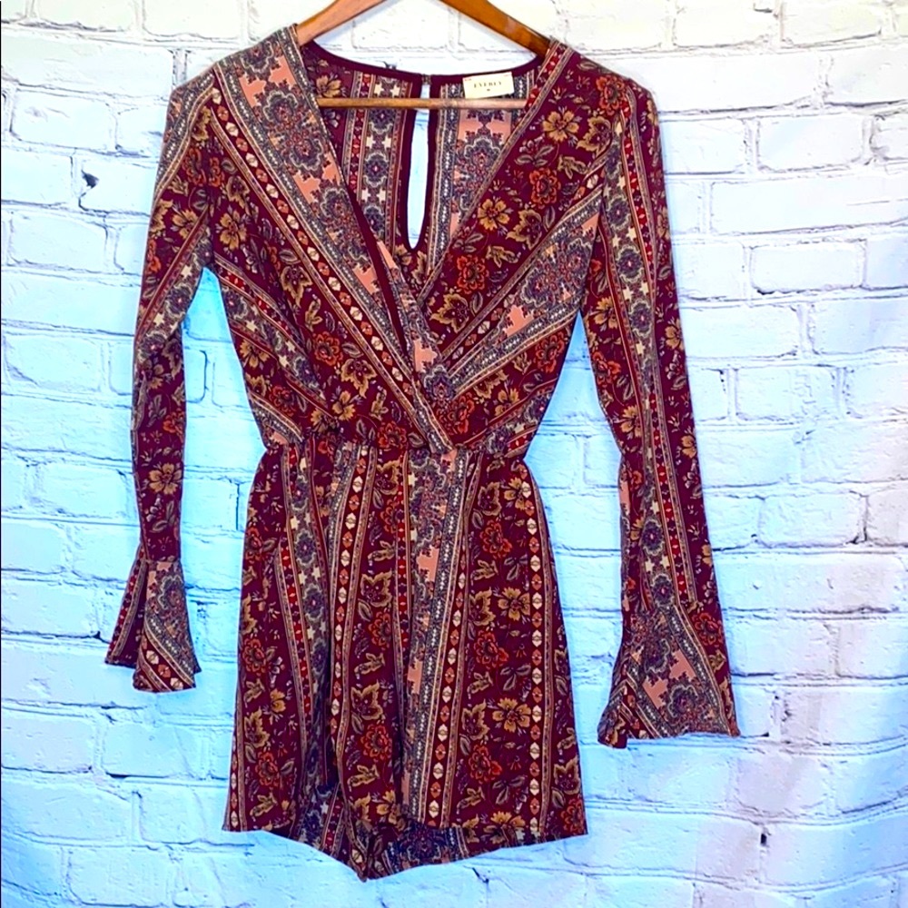 Everly Burgundy Floral Long Sleeve Romper Size Small